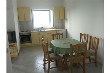 Ģimenes viesu māja Janjina 4